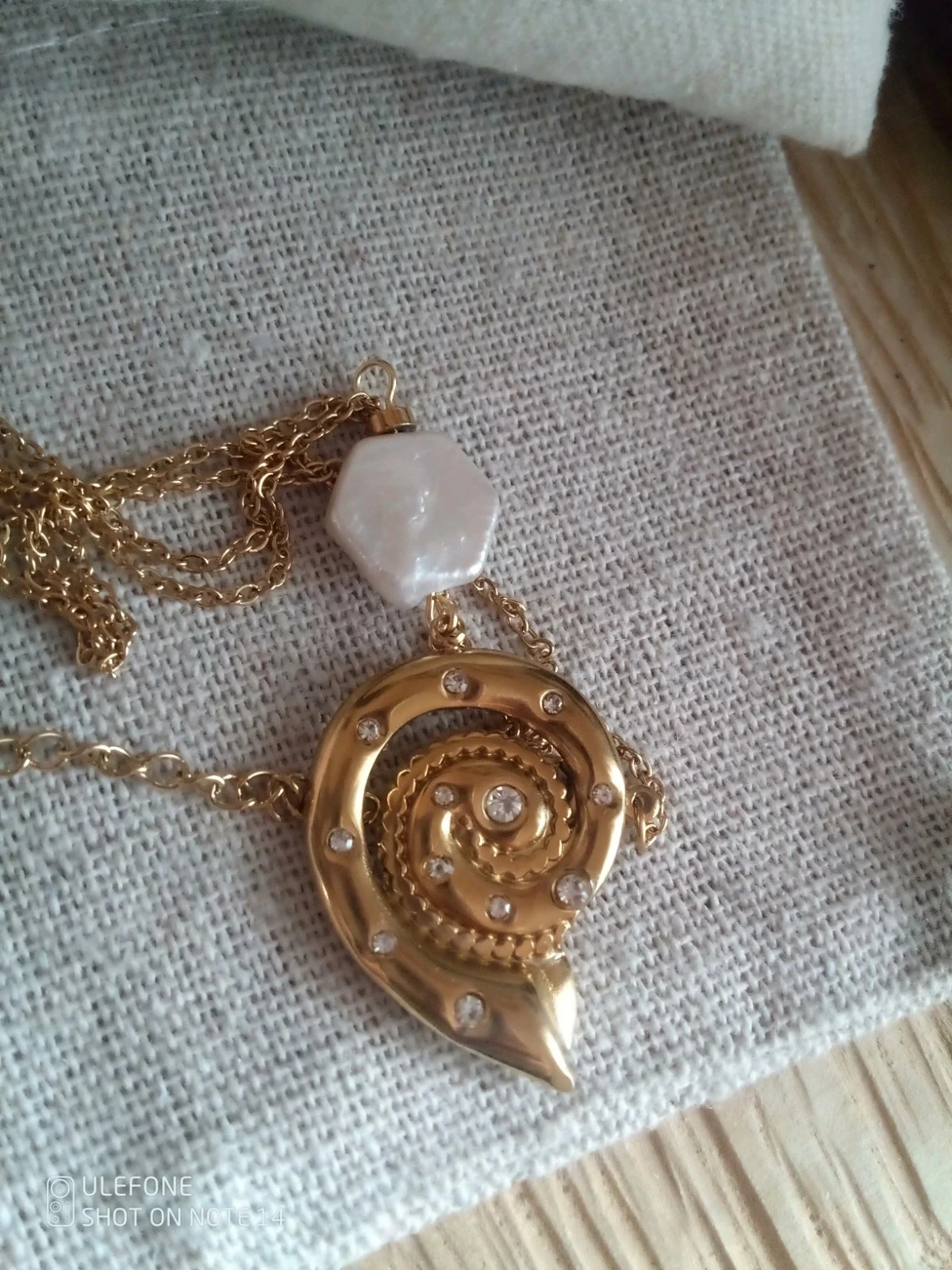 Collier na'cre naturelle et conque avec zircons – photo 3